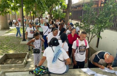Repudiamos el ataque parapolicial de “colectivos” que reprimieron la vigilia de madres en el TSJ